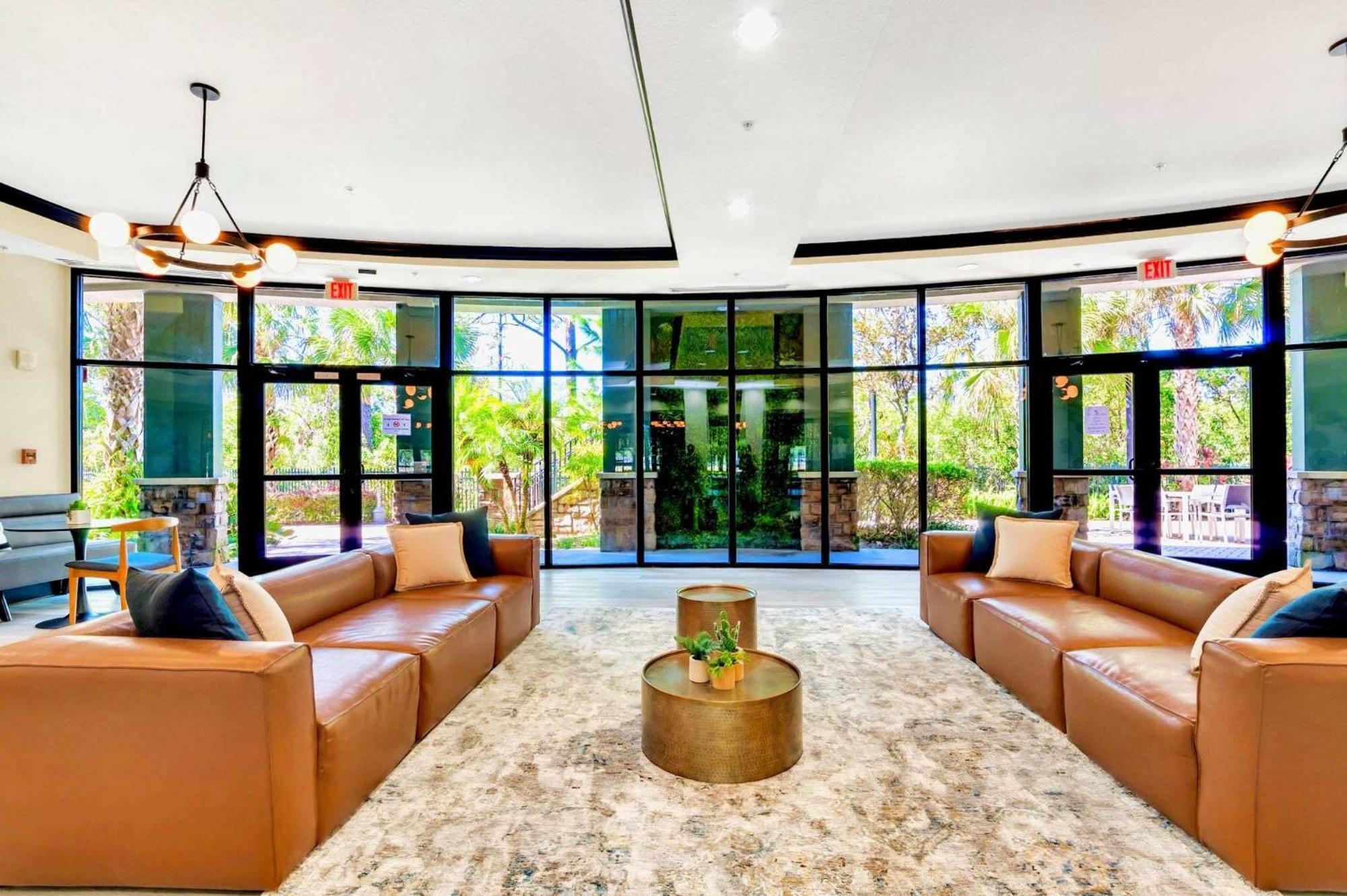 Casa de férias Upscale 3br W Pool And Hot Tub - Near *